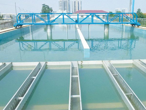 行车式刮吸泥机