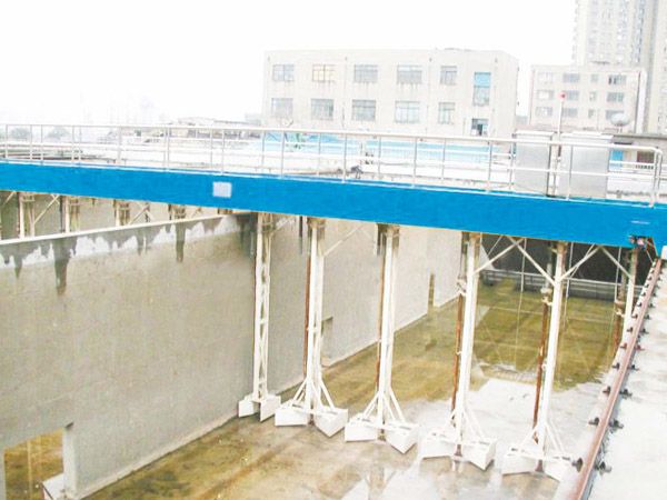 单周边刮吸泥机