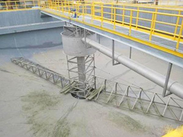 单周边刮吸泥机